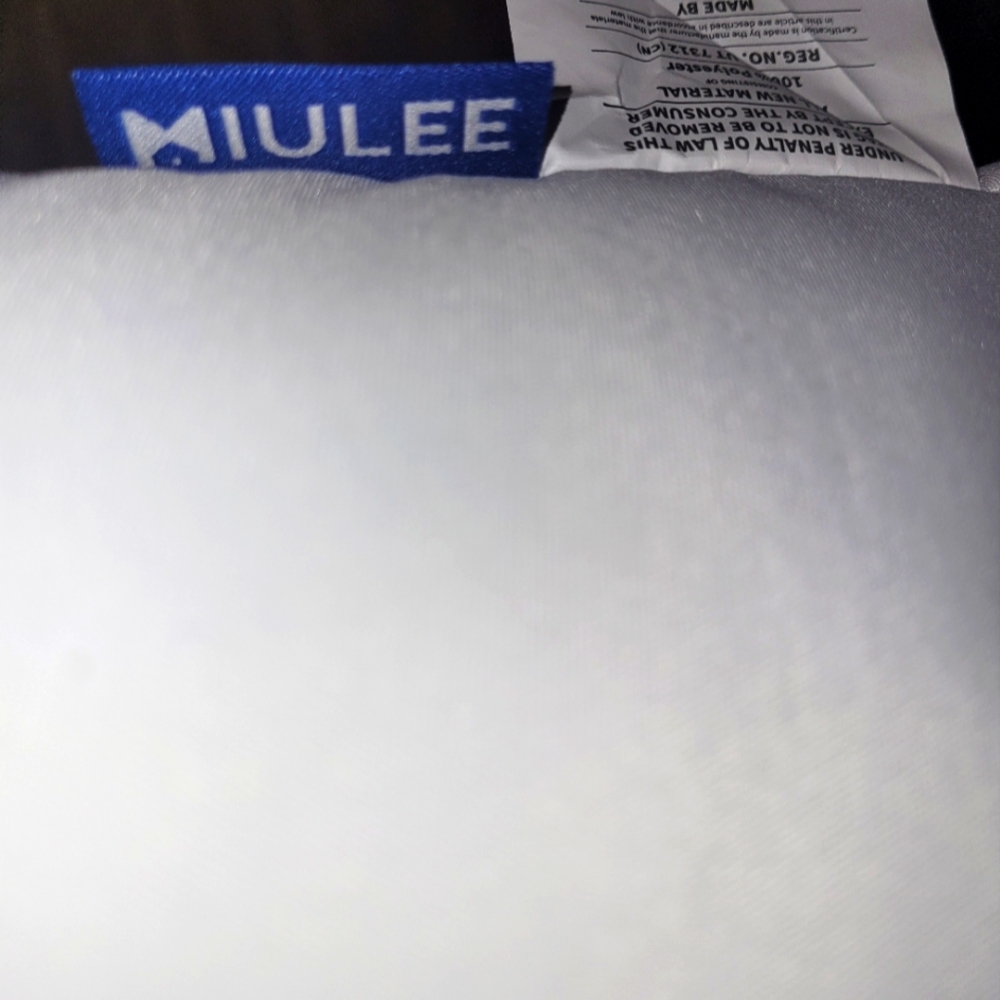 Set Of 4 MIULEE White Couch Pillows NWOT